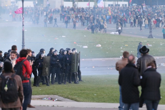 9/27. Violents affrontements en marge de la manif pour tous. © Michel Stoupak. Dim 26.05.2013, 21h19m50.