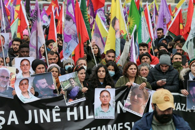 3/18. Des membres de la communauté kurde manifestent à Paris. © Michel Stoupak. Sam 24.12.2022, 13h01m08.