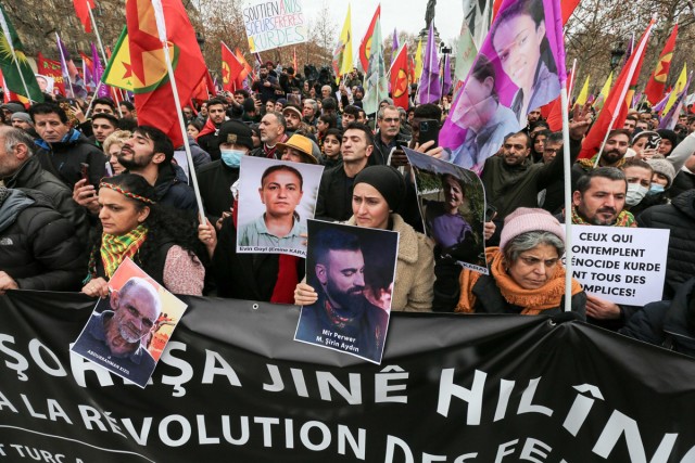 5/18. Des membres de la communauté kurde manifestent à Paris. © Michel Stoupak. Sam 24.12.2022, 13h42m50.