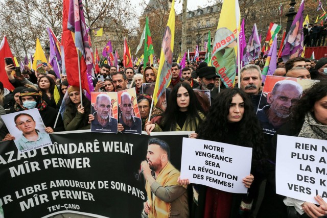 6/18. Des membres de la communauté kurde manifestent à Paris. © Michel Stoupak. Sam 24.12.2022, 13h43m05.