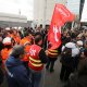 4/5. Des salariés et des étudiants bloquent une entrée de l'usine d'incinération. © Michel Stoupak. Ven 17.03.2023, 14h57m43.