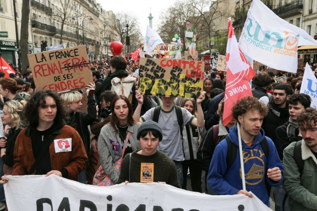 3/18. Des étudiants participent à la manifestation. © Michel Stoupak. Jeu 23.03.2023, 13h43m02.