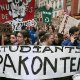 4/18. Des étudiants participent à la manifestation. © Michel Stoupak. Jeu 23.03.2023, 13h44m35.