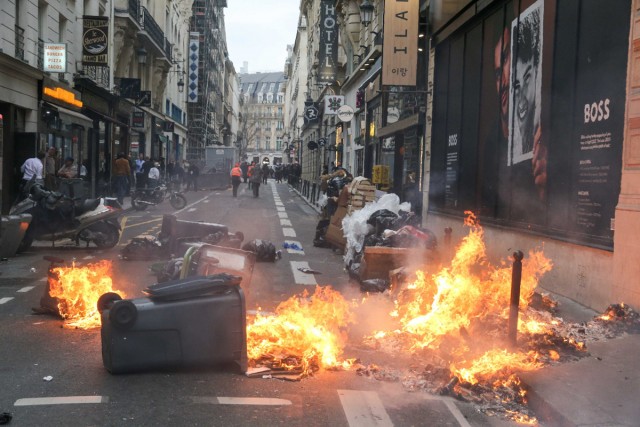 16/18. Incendie dans une rue proche de l'Opéra. © Michel Stoupak. Jeu 23.03.2023, 17h37m59.