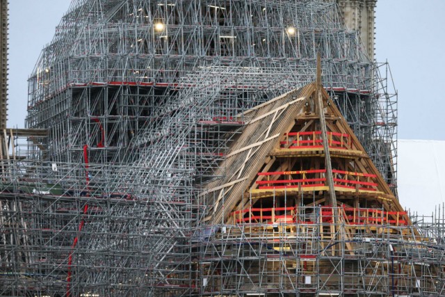 1/9. Les échafaudages vertigineux de Notre-Dame de Paris. © Michel Stoupak. Lun 25.12.2023, 09h59m25.