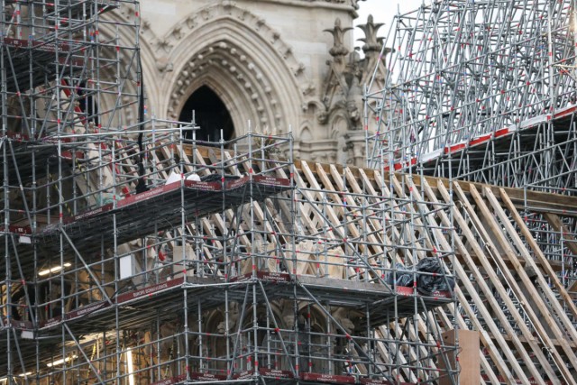 4/9. Les échafaudages vertigineux de Notre-Dame de Paris. © Michel Stoupak. Lun 25.12.2023, 09h45m33.