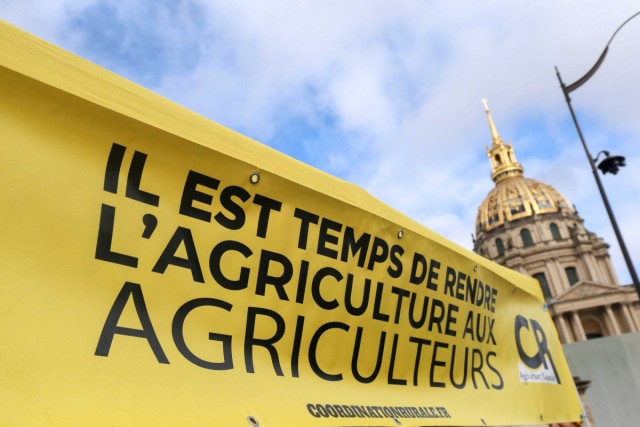 2/14. “Il est temps de rendre l'agriculture aux agriculteurs”. © Michel Stoupak. Ven 23.02.2024, 12h18m12.