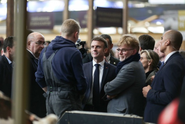 10/12. Emmanuel Macron à l'écoute des agriculteurs. © Michel Stoupak. Sam 24.02.2024, 13h40m57.