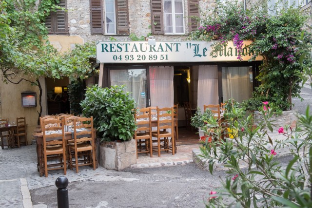 23/23. Haut-de-Cagnes. Restaurant "Le Manoir". Dim 24.08.2014, 19:23.