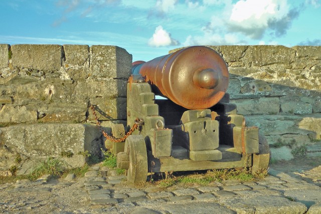 4/5. Vieux port de Roscoff. Canon anti-Anglais. Il n'est plus utilisé. Mar 07/10/2014, 18 h 44.