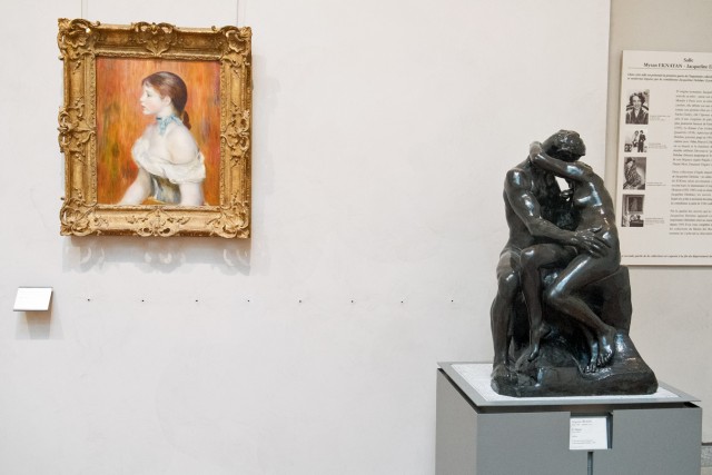 21/37. À dr., Le Baiser, Auguste Rodin, vers 1882, bronze. À g., La Petite Niçoise, Berthe Morizot, 1889. Jeu 21.05.2015, 14:49.