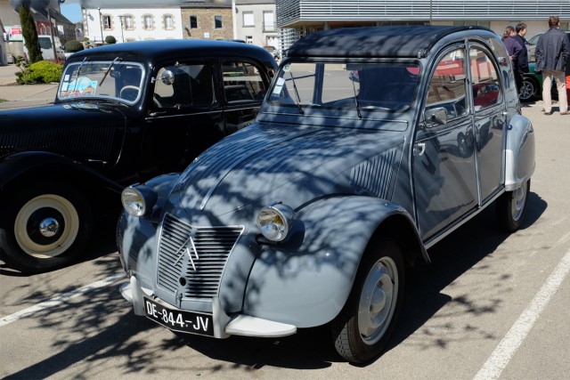 36/36. Citroën 2 CV, 1959. © Photo J.-F. Saby. Dim 17.04.2016, 15:59.