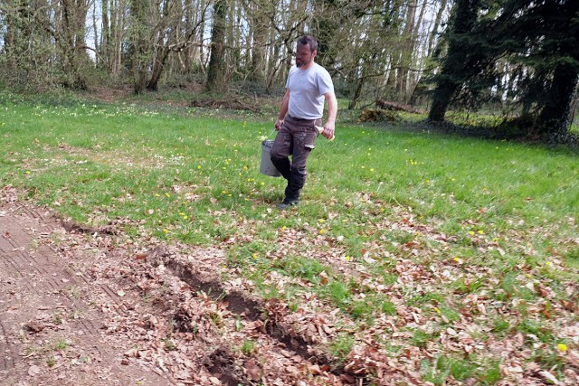 17.04.2018. Démoussage, résine colorée : mon toit prend un coup de jeune