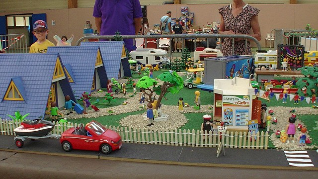 Expo Playmobil. Au camping. 15 h 07.