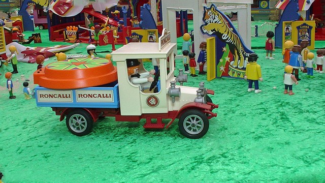 Camion du cirque Roncalli. 15 h 39.
