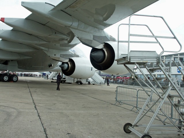 2/22. Le Bourget : sous l'aile de l'A380. Sam 23.06.07.