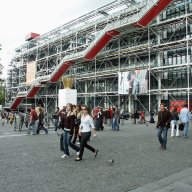 1/15. L'esplanade de Centre Pompidou. Jeu 28.06.07 - 14:45.