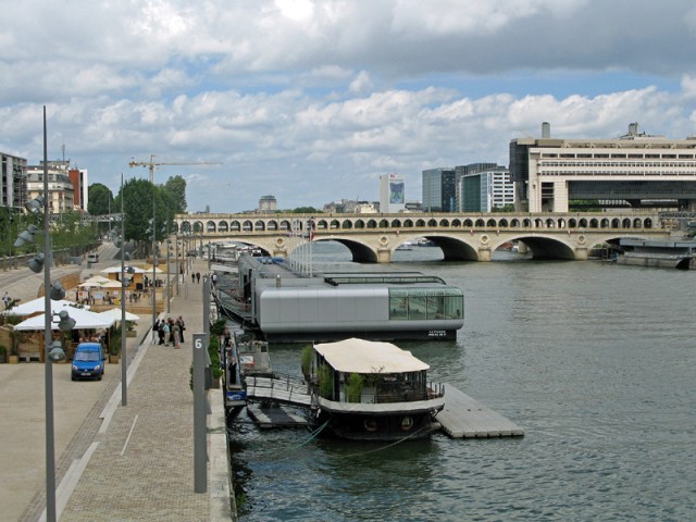 2/8. Bercy : la piscine sur la Seine. Dim 01.07.07 - 12:03.