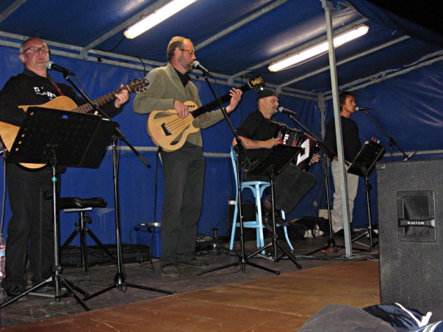 3/5. Un groupe spécialisé dans le chant de marin. Mer 16.07.2008. 23:25.