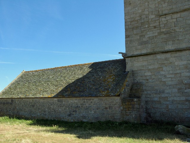 4/17. Saint-Pierre : la chapelle et la Tour Carrée. Jeu 17.07.2008 - 15:48.