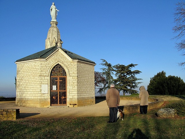 13/15. Point de vue de Buisance : la chapelle.