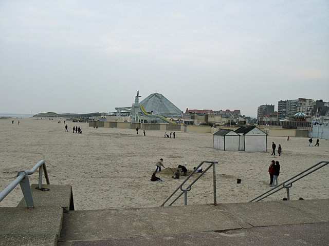 17/29. Le Touquet. La plage. 12 km de sable fin. Dim 19.04.2009 - 16:27.
