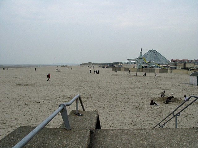 18/29. Le Touquet. La plage. 12 km de sable fin. Dim 19.04.2009 - 16:27.