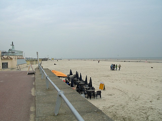 19/29. Le Touquet. La plage. 12 km de sable fin. Dim 19.04.2009 - 16:34.