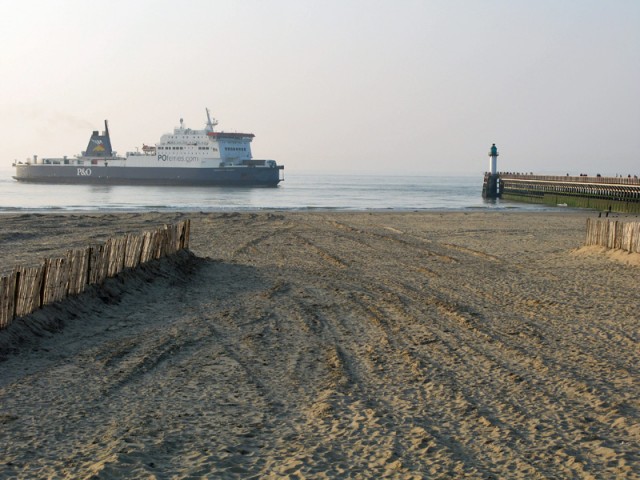 30/31. Calais. Arrivée d'un ferry. Mar 21.04.2009 - 19:38.