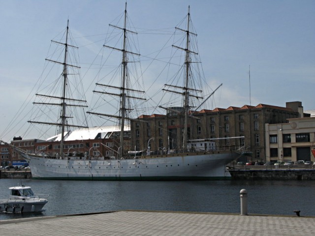 34/69. Dunkerque. Le trois-mâts carré Duchesse Anne. Mer 22.04.2009 - 15:17.