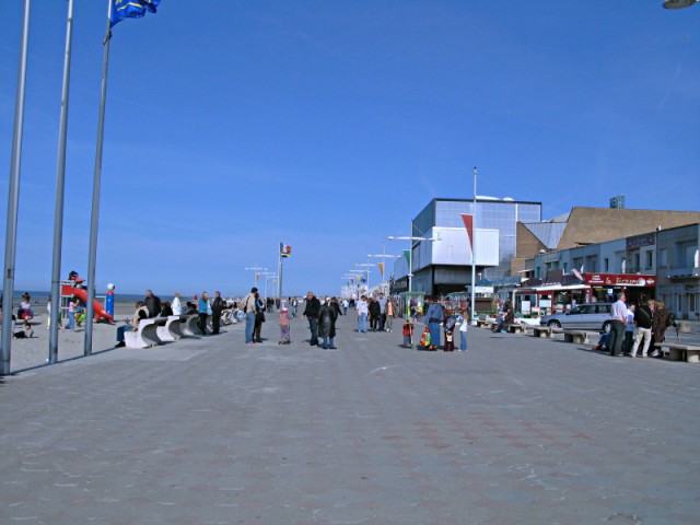 63/69. Dunkerque. Malo-les-Bains. Le front de mer. Mer 22.04.2009 - 17:53.