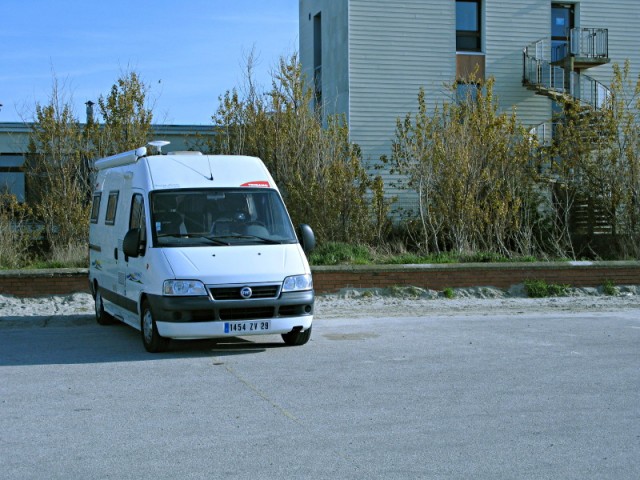 67/69. Dunkerque. Aire pour camping-cars de Malo-les-Bains. Mer 22.04.2009 - 18:08.