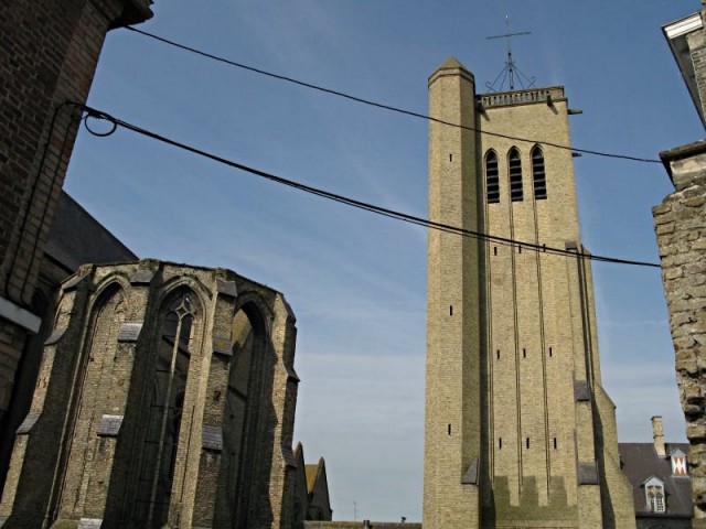 14/58. Bergues. Le carillon de l'église Saint-Martin. Jeu 23.04.2009 - 10:32.