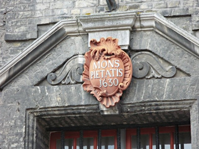 16/58. Bergues. Mont de Piété, 1630. Jeu 23.04.2009 - 10:35.