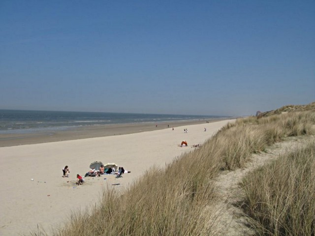 50/58. Zuydcoote. La plage vue des dunes Marchand. Jeu 23.04.2009 - 15:00.