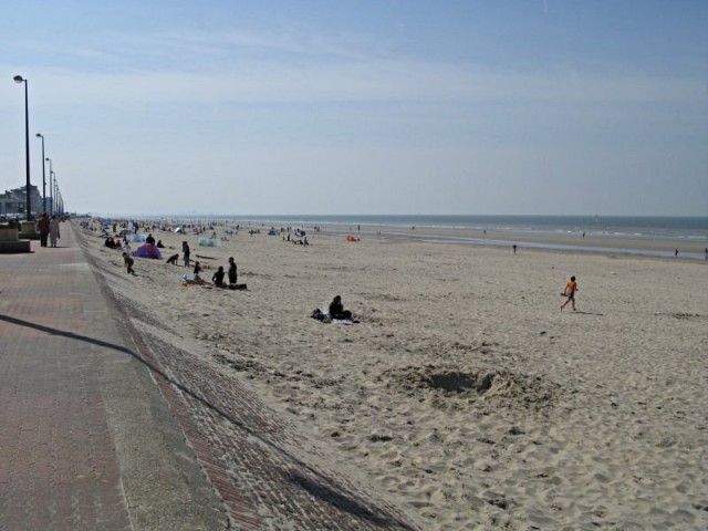 52/58. Bray-Dunes. Dernière plage avant la Belgique. Jeu 23.04.2009 - 15:34.