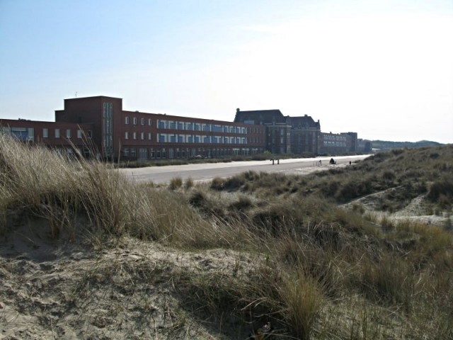 55/58. Zuydcoote. L'hôpital militaire et les dunes environnantes. Jeu 23.04.2009 - 16:46.