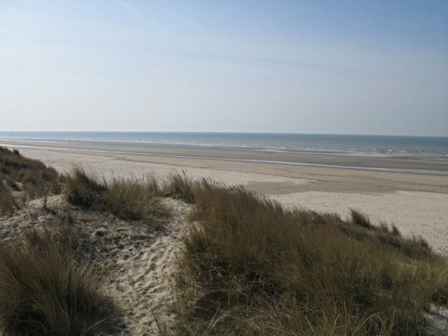 56/58.  La plage du film Week-end à Zuydcoote. Jeu 23.04.2009 - 16:46.