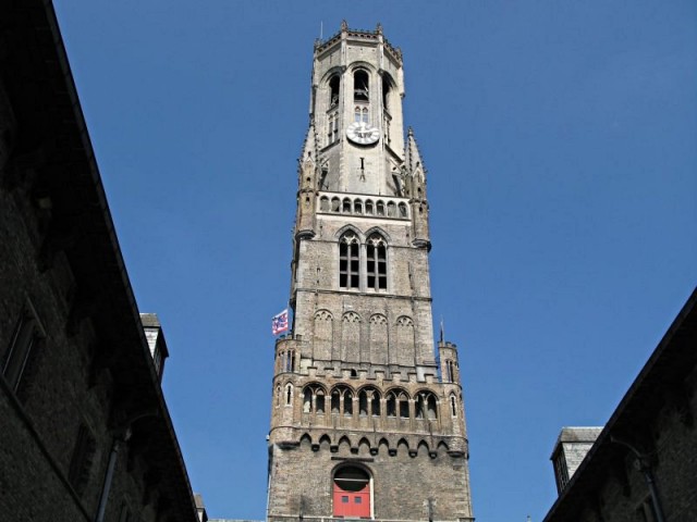 16/78. Bruges. Place de Bruges. Le beffroi. Ven 24.04.2009 - 12:14.