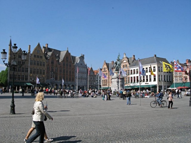 22/78. Bruges. Place de Bruges. Ven 24.04.2009 - 12:28.