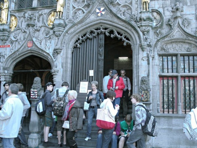 36/78. Bruges. De Burg. Entrée de la Basilique du Saint-Sang. Ven 24.04.2009 - 14:48.