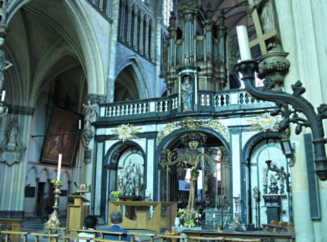 59/78. Bruges. L'église Notre-Dame, un monument gothique unique. Ven 24.04.2009 - 16:33.