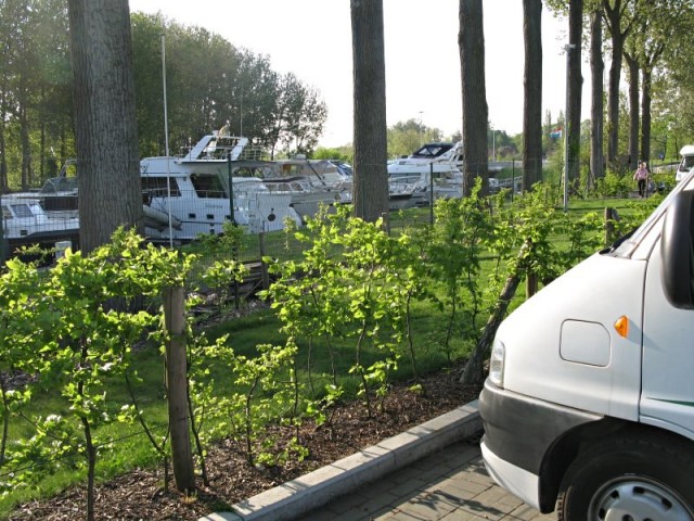 78/78. Bruges. Aire pour camping-cars, près des bateaux. Ven 24.04.2009 - 18:38.