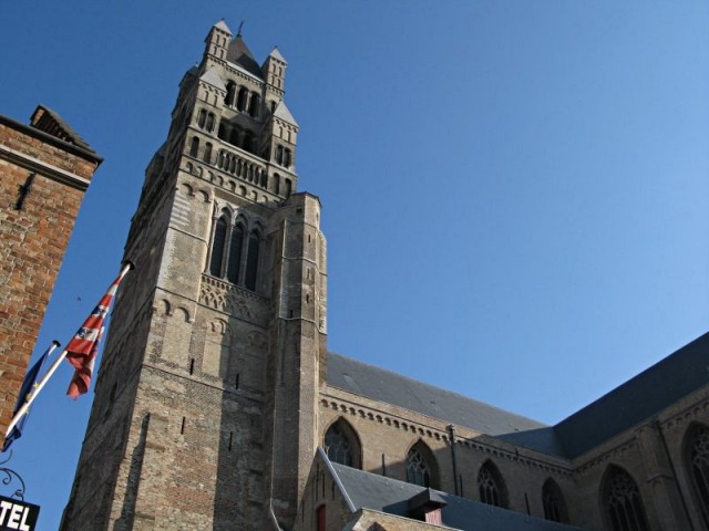 1/19. Bruges. La cathédrale Saint-Sauveur. Sam 25.04.2009 - 09:16.