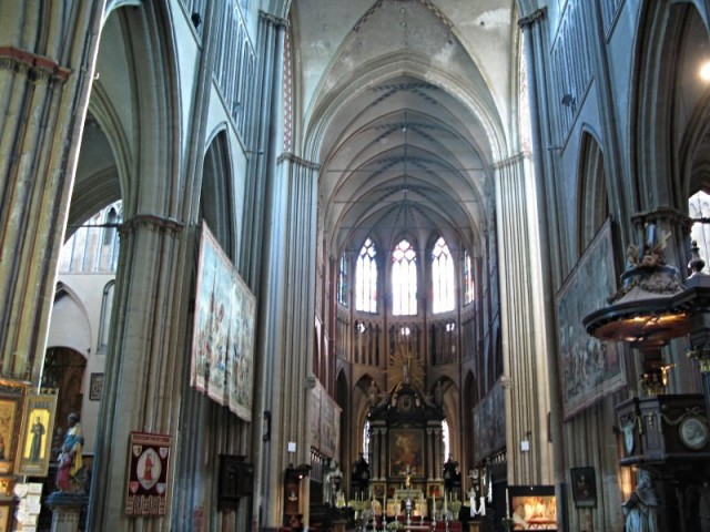 3/19. Bruges. Cathédrale Saint-Sauveur. Sam 25.04.2009 - 09:20.