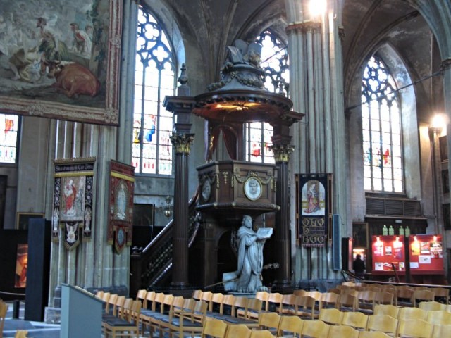 4/19. Bruges. Cathédrale Saint-Sauveur : la chaire. Sam 25.04.2009 - 09:24.