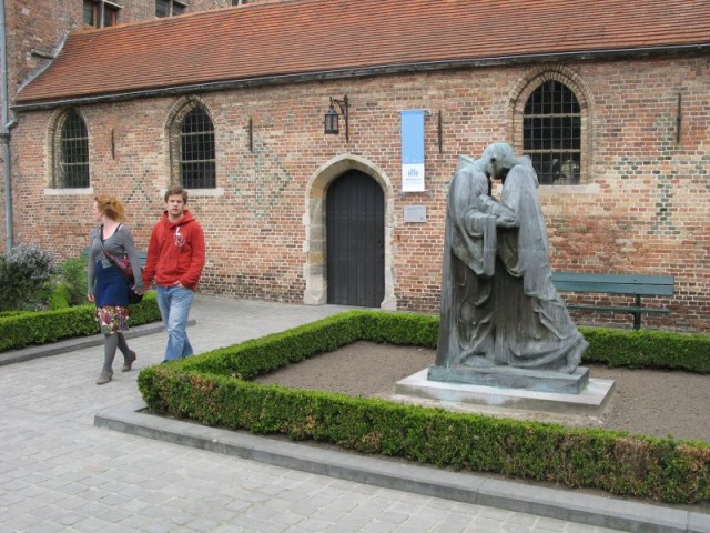 19/19. Bruges. L'entrée du Musée... Sam 25.04.2009 - 11:31.