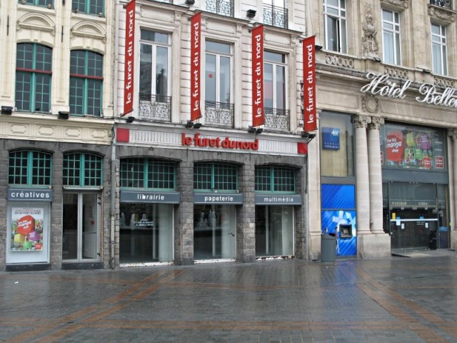 4/71. Lille. Place du Général-De-Gaulle, la librairie Le Furet du Nord. Dim 26.04.2009 - 10:38.