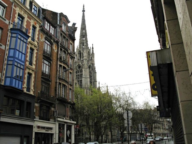 11/71. Lille. En allant vers l'église Saint-Maurice. Dim 26.04.2009 - 11:22.
