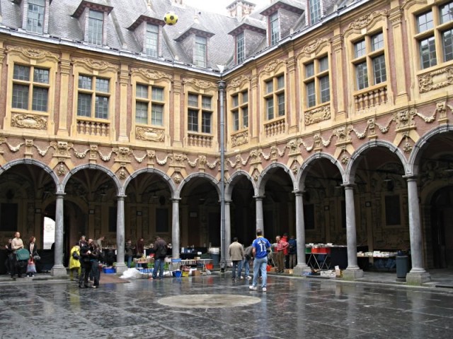 18/71. Lille. Dans la Vieille Bourse. Dim 26.04.2009 - 11:52.